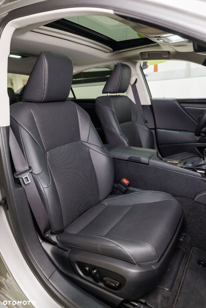Lexus ES 300h F Sport Design - 15