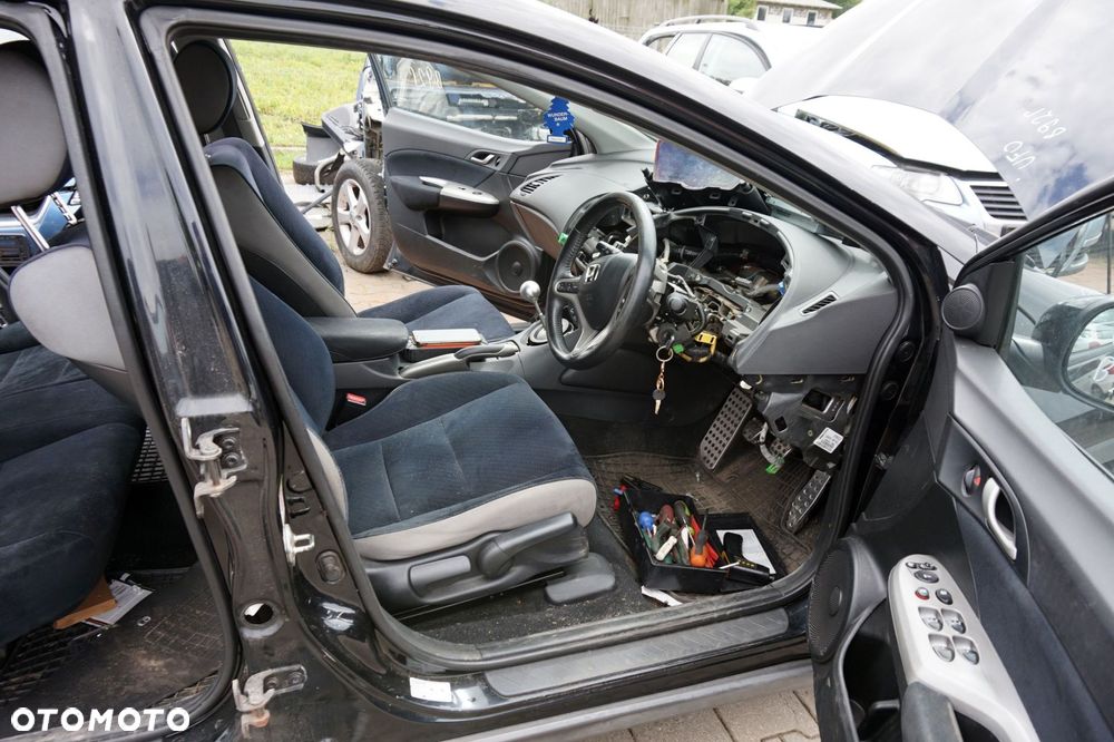 HONDA CIVIC VIII 5D HB 2007 B92P 1.8 16V R18A2 140KM CZARNY na części - 18