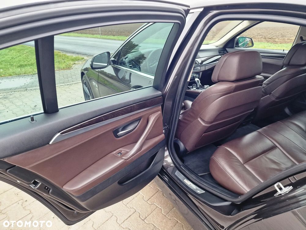 BMW Seria 5 530d xDrive Sport-Aut Luxury Line - 20