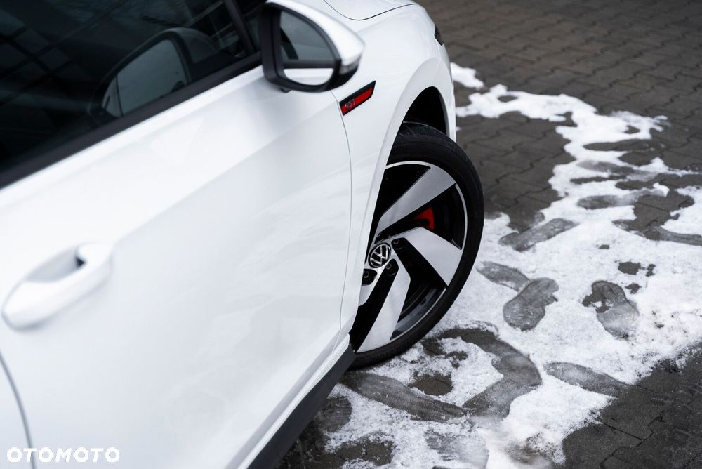 Volkswagen Golf - 25