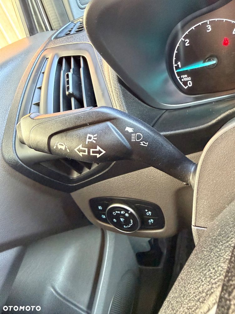 Ford Tourneo Connect Grand - 38