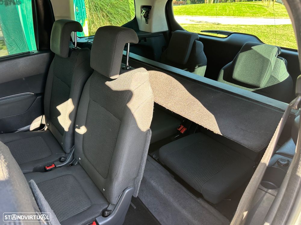 Peugeot 5008 1.6 E-HDi 7L Allure 2-Tronic - 22