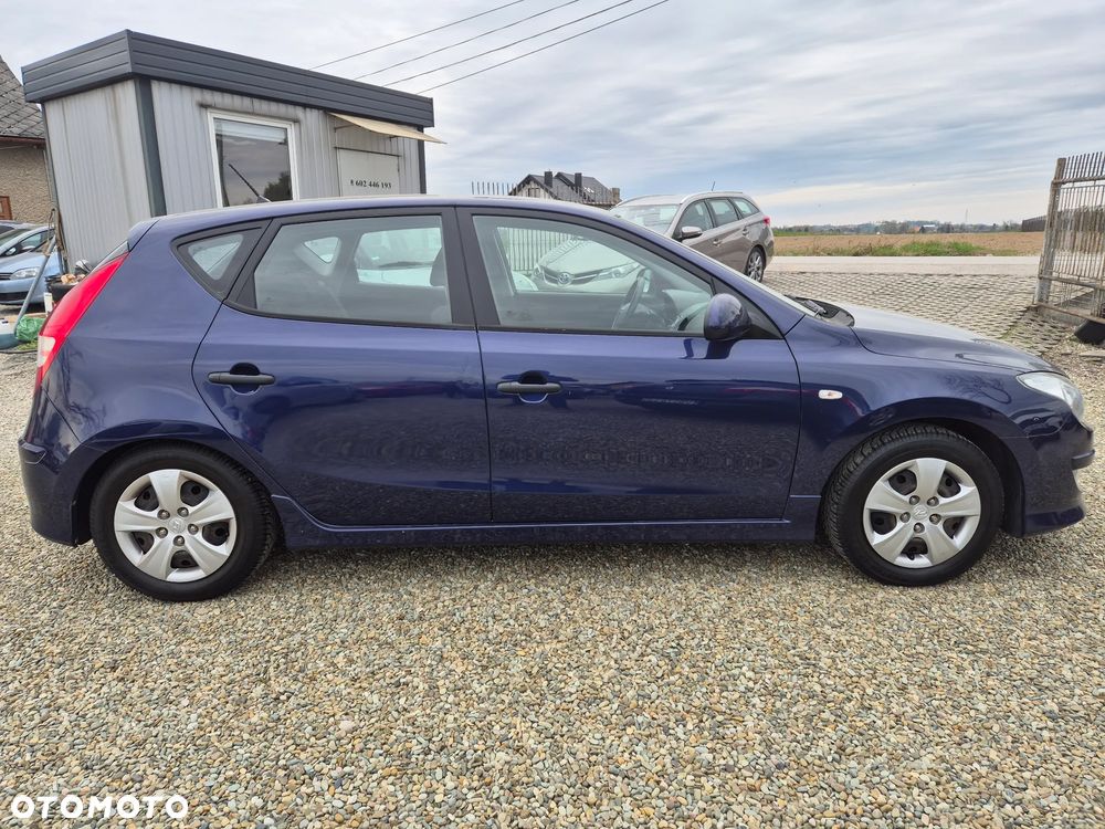 Hyundai i30 blue 1.4 - 4