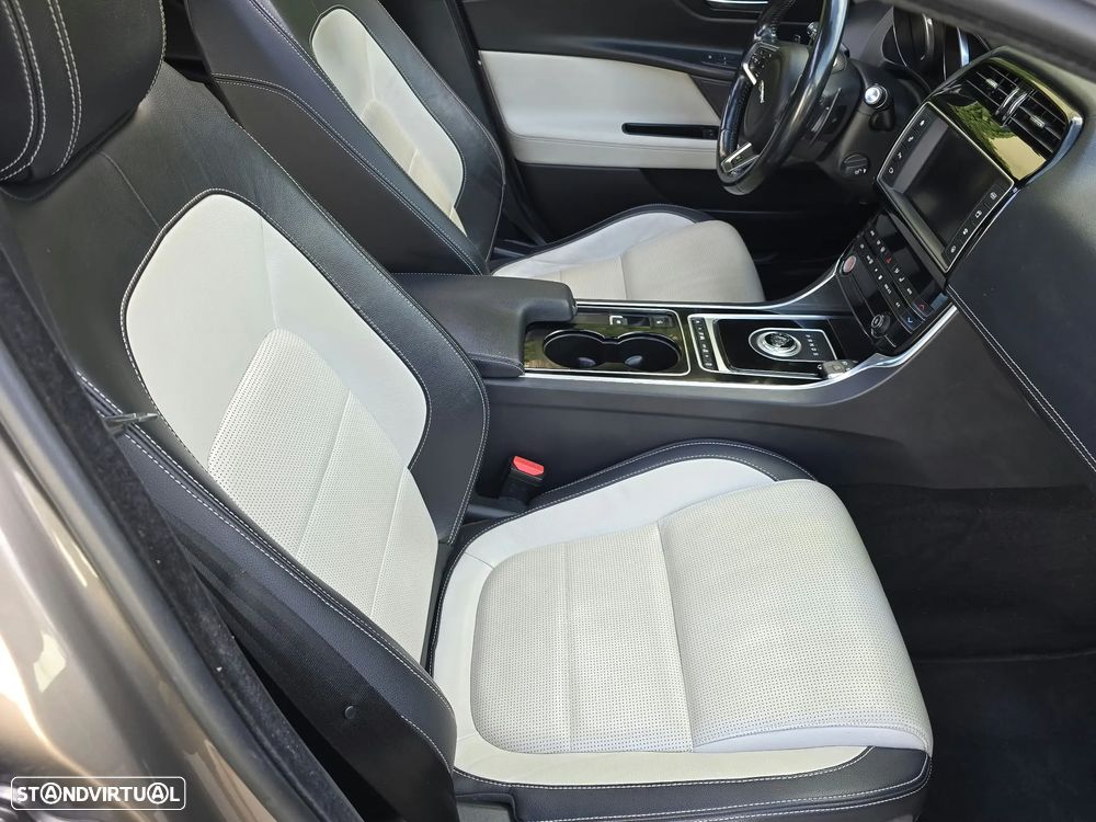 Jaguar XE 2.0 D R-Sport Aut. - 19