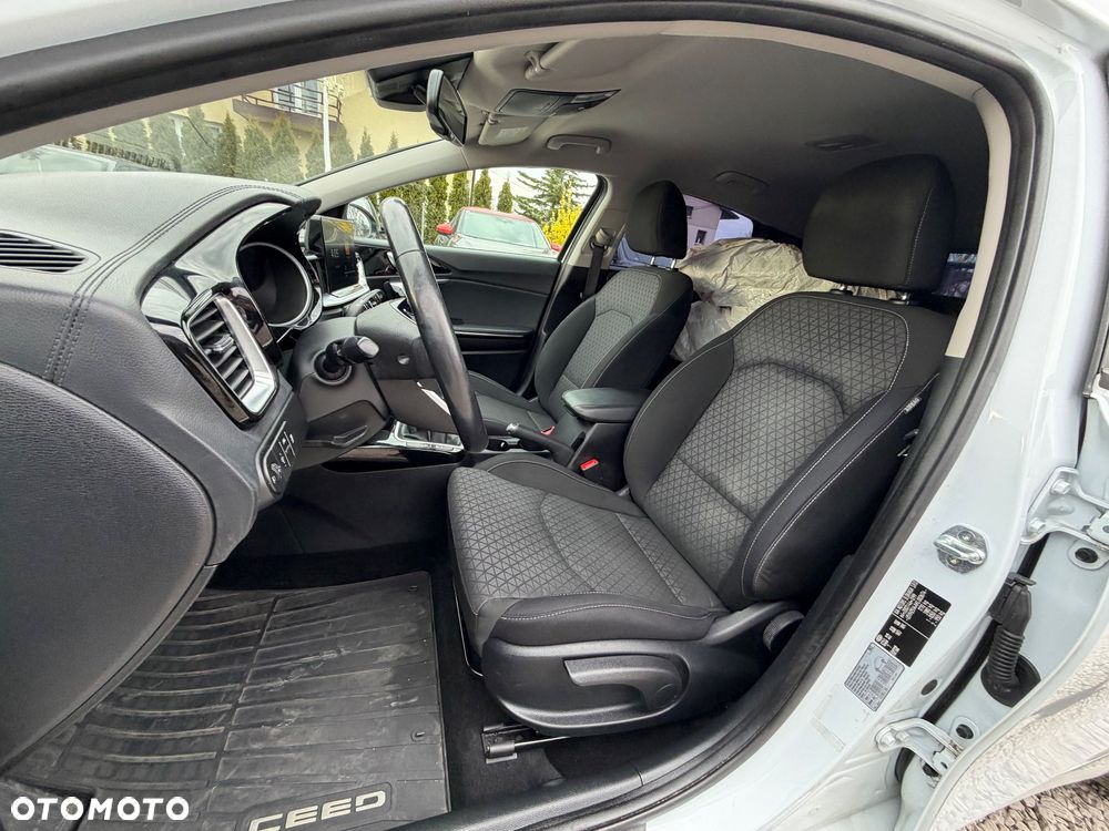 Kia Ceed 1.4 T-GDI OPF Vision - 33