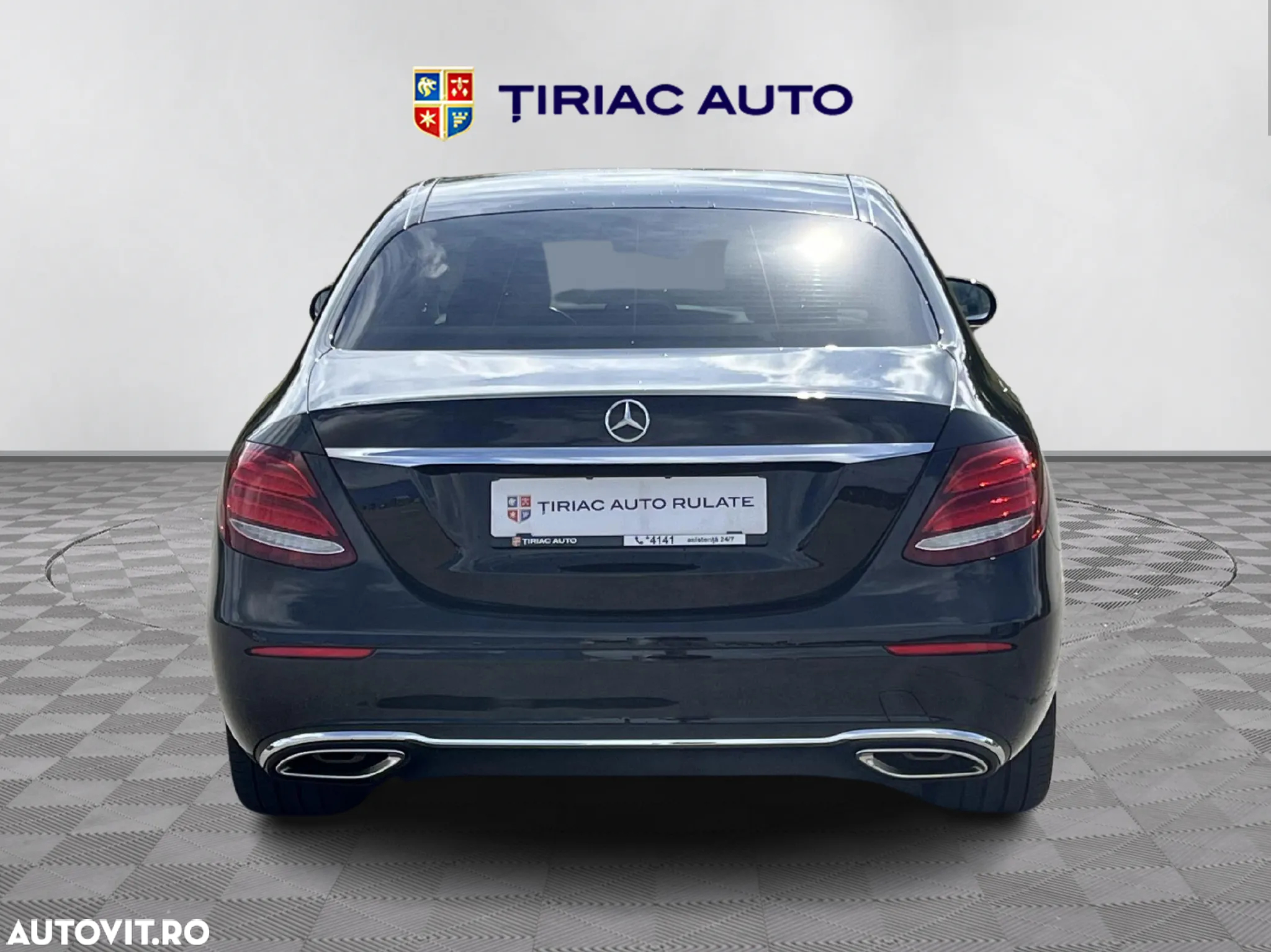Mercedes-Benz E 300 9G-TRONIC Exclusive - 4