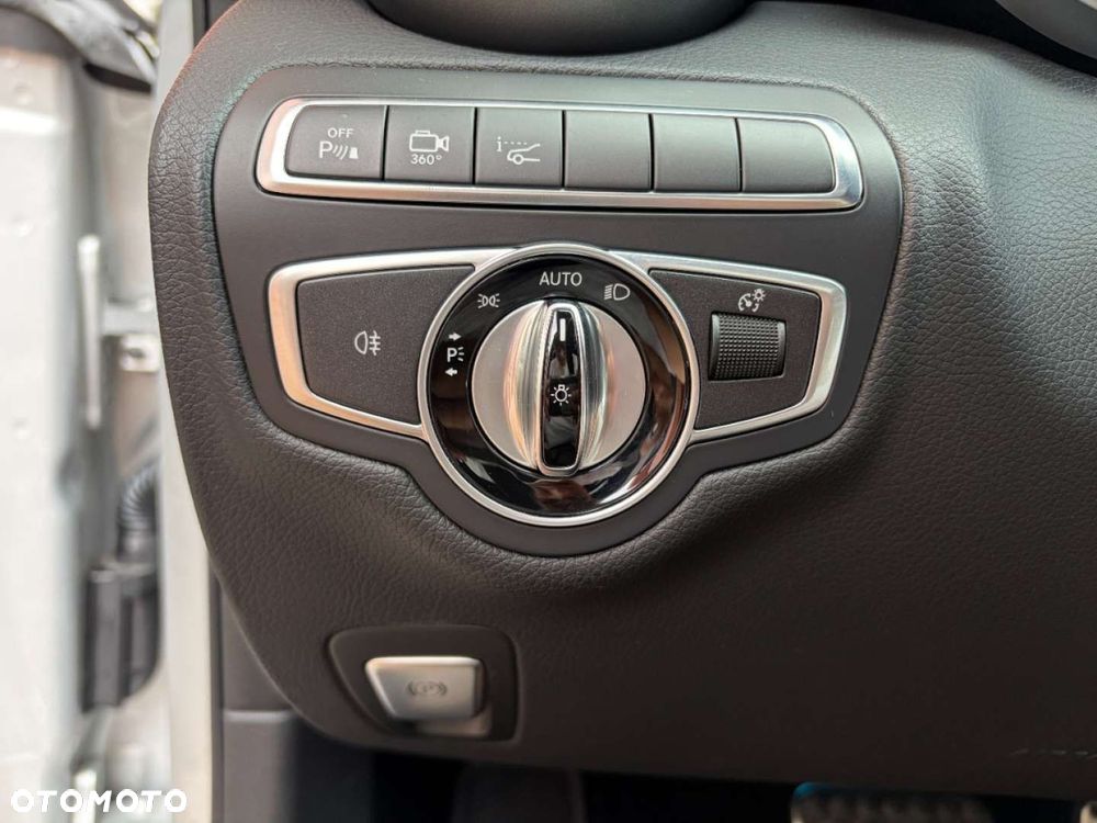 Mercedes-Benz Klasa C 250 d 4Matic 9G-TRONIC - 26