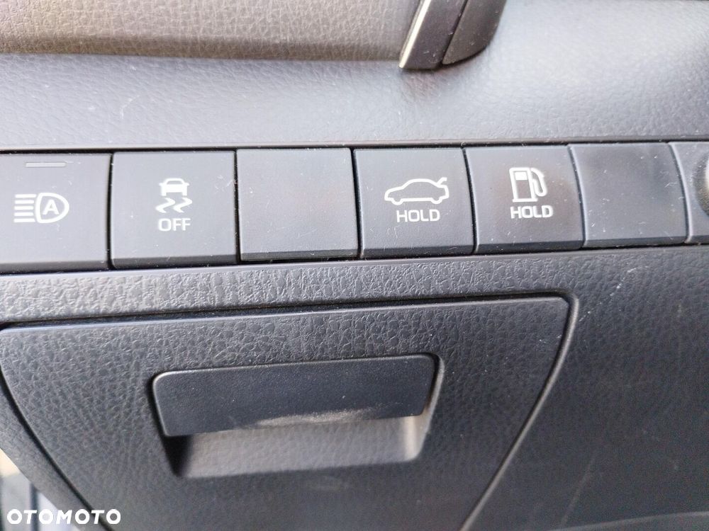 Toyota Camry 2.5 Hybrid Comfort CVT - 22