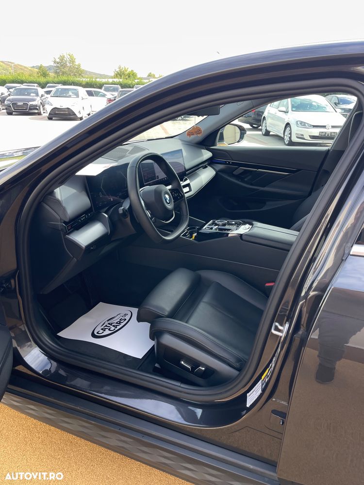 BMW Seria 5 530e Aut. - 26