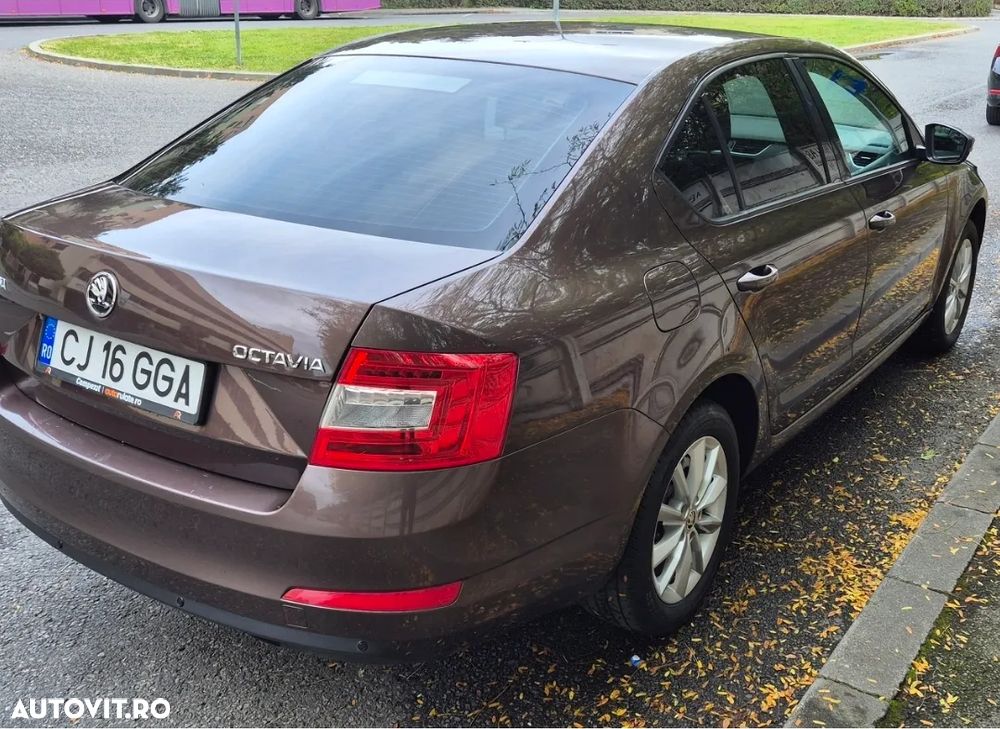 Skoda Octavia 2.0 TDI DSG Ambition - 2