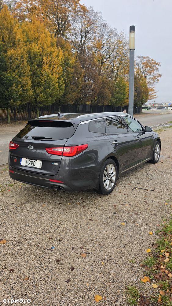 Kia Optima - 11