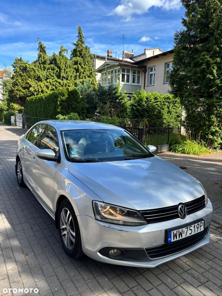 Volkswagen Jetta 2.0 TDI Highline - 16