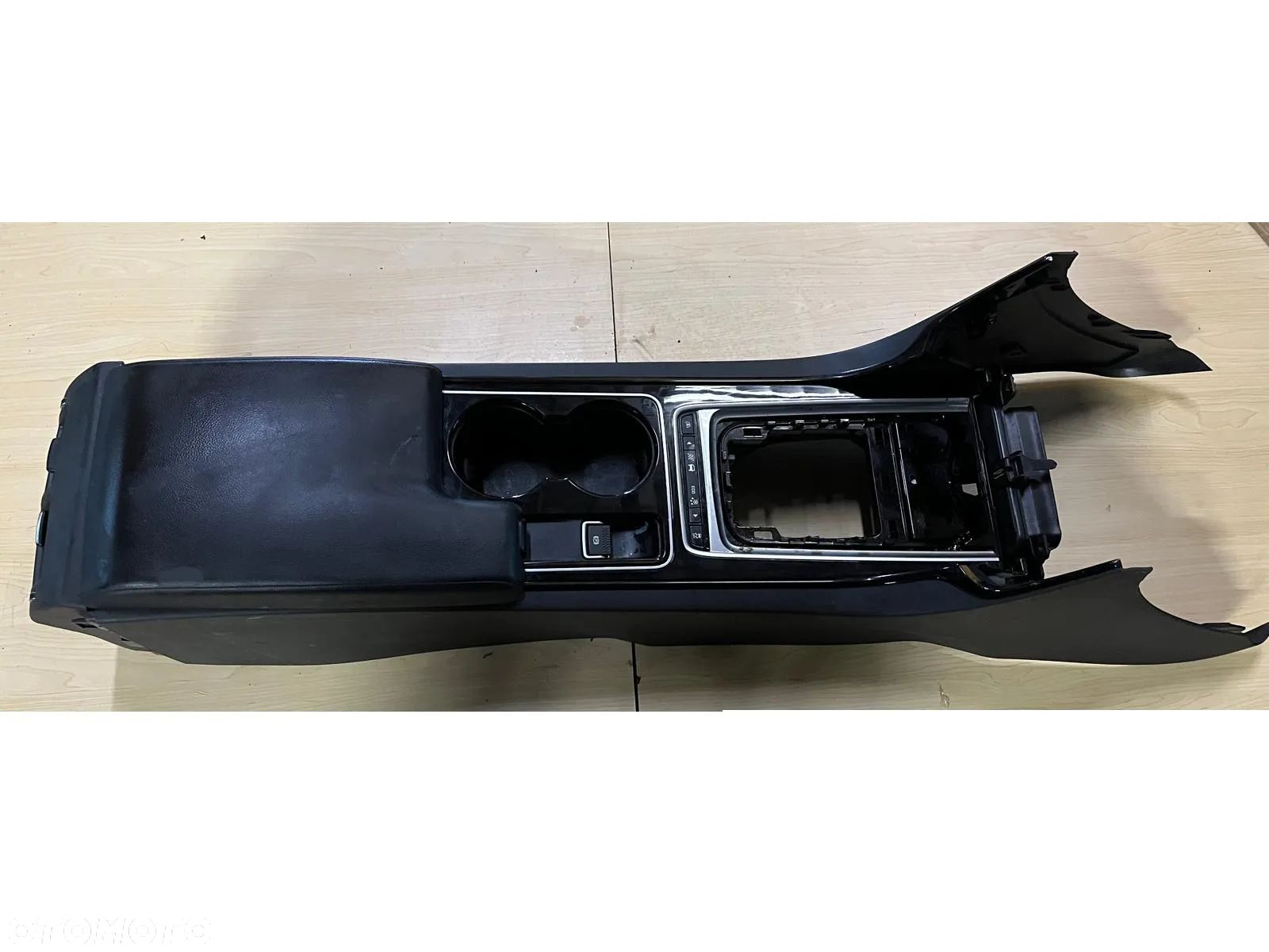 Tunel środkowy konsola podłokietnik czarny Jaguar XE X760 2015 --> - 1
