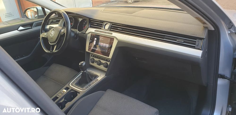 Volkswagen Passat 2.0 TDI (BlueMotion Technology) Comfortline - 17