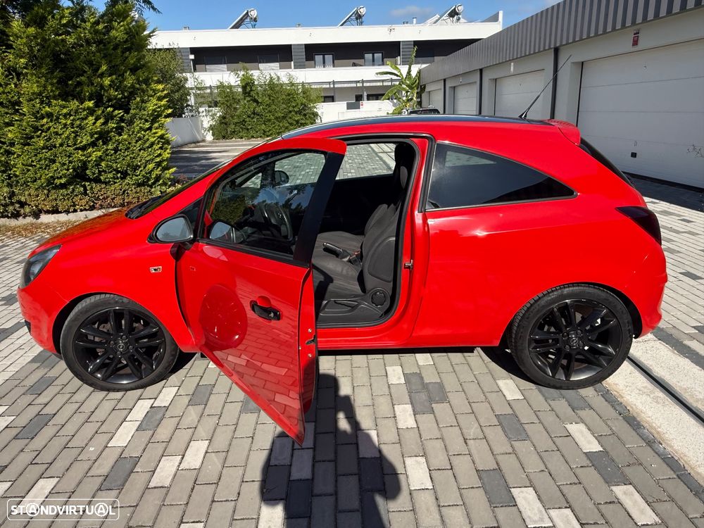 Opel Corsa 1.2 Black Edition — fotografia 13
