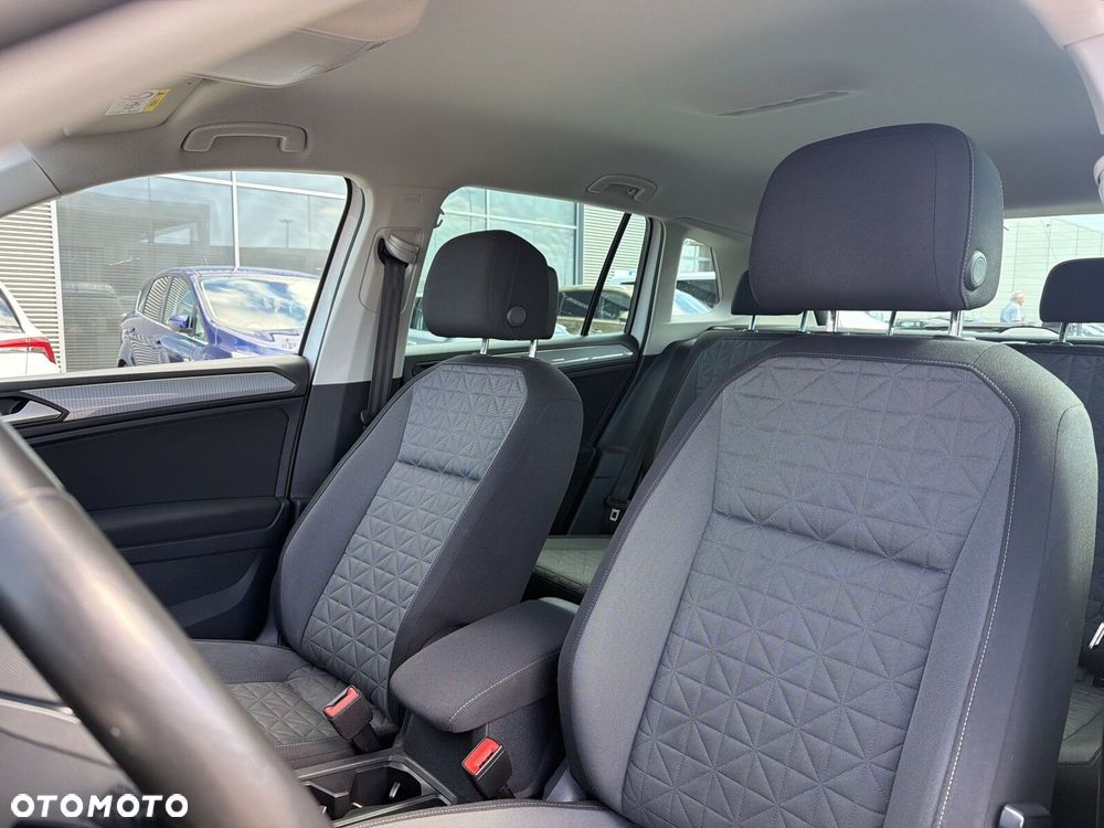 Volkswagen Tiguan - 11