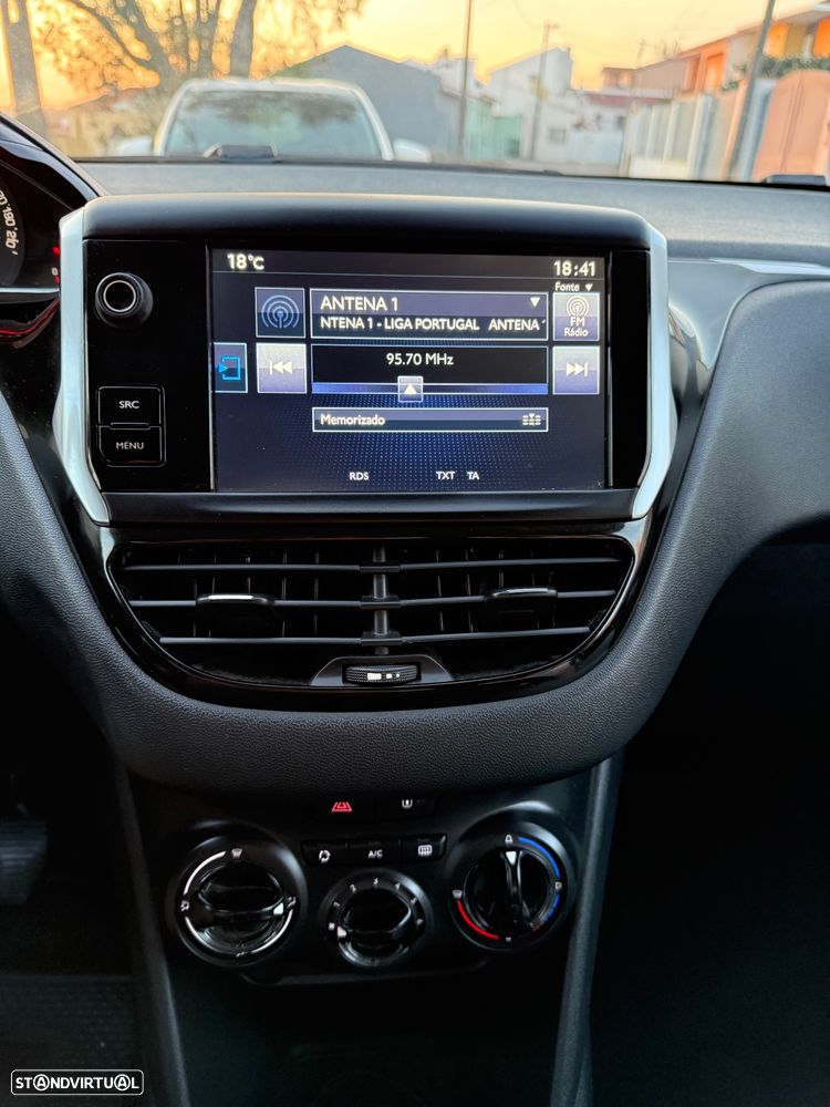 Peugeot 208 1.2 PureTech Style - 10