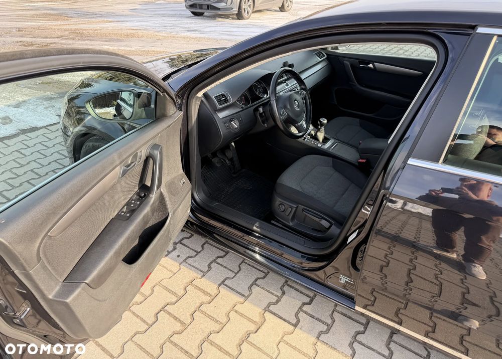 Volkswagen Passat - 10