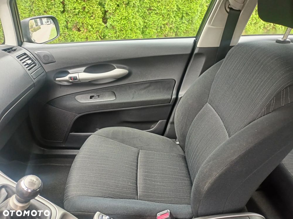 Toyota Auris 1.6 VVT-i Executive - 17