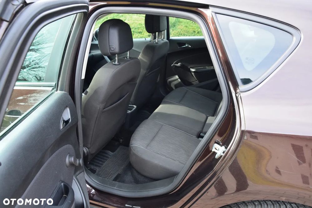 Opel Astra 1.4 ecoFLEX - 9