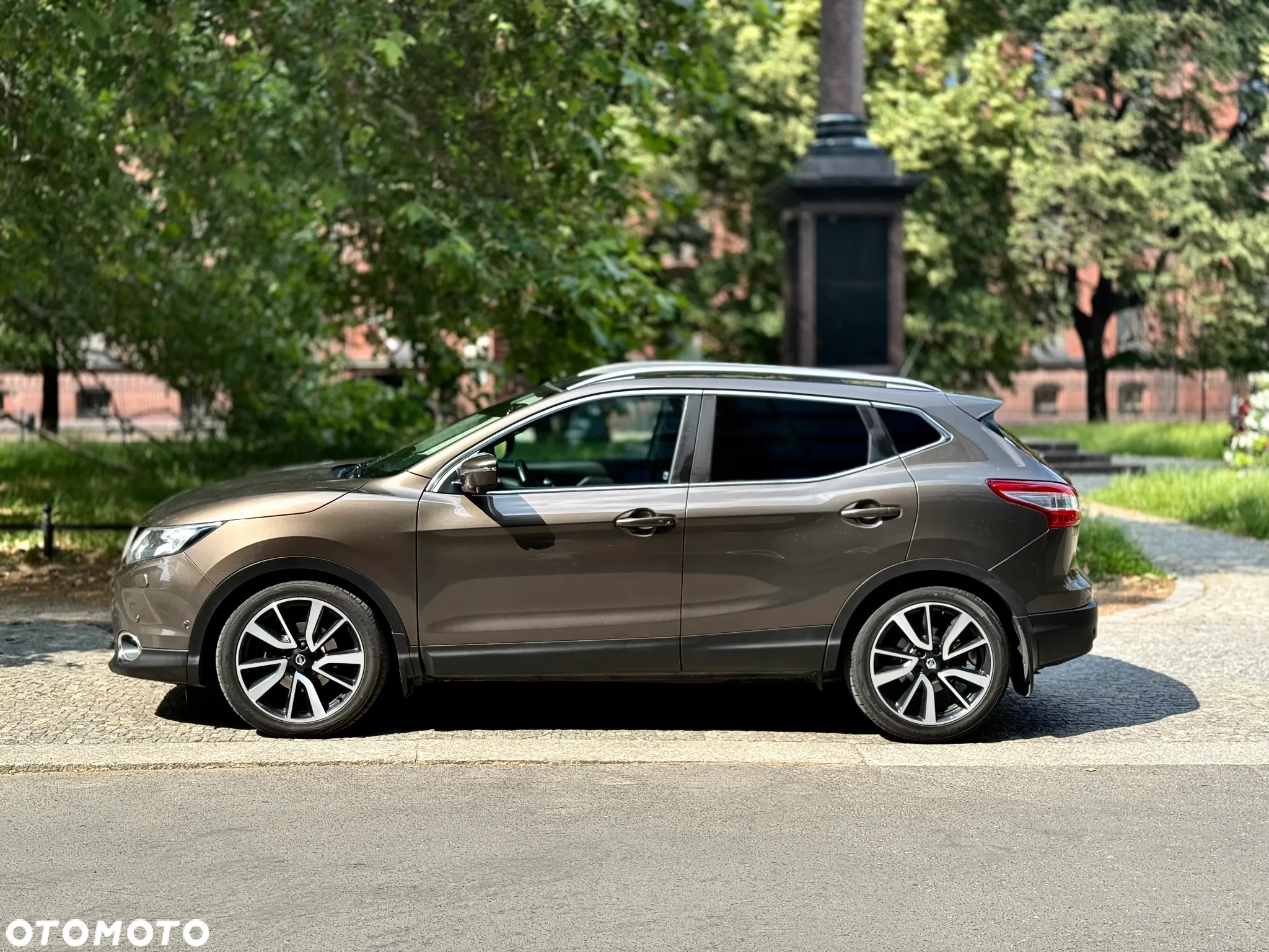 Nissan Qashqai 1.6 dCi Xtronic TEKNA - 4