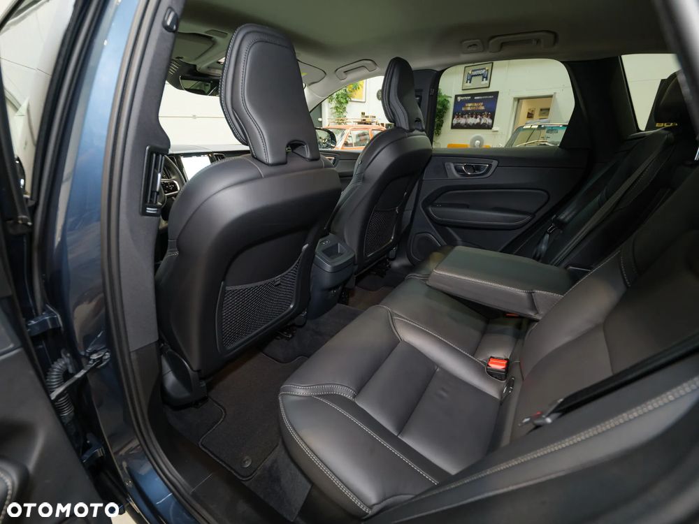 Volvo XC 60 B4 D AWD Plus Dark - 18