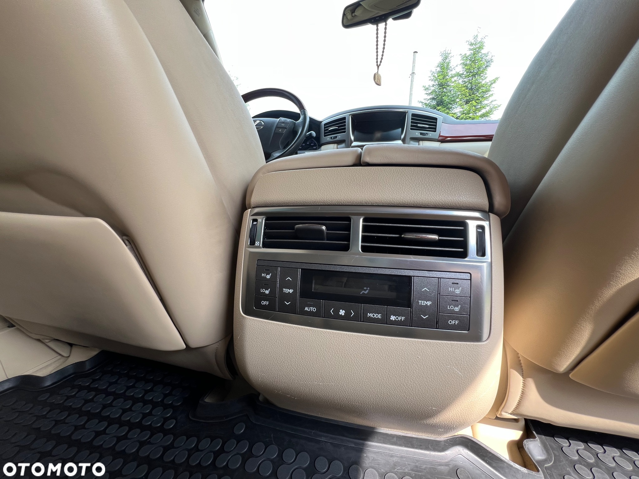 Lexus LX 570 - 28