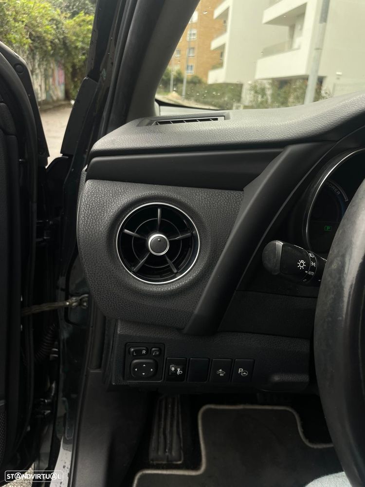 Toyota Auris Touring Sports 1.8 HSD Exclusive - 27