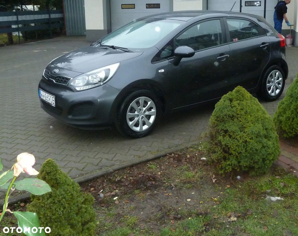 Kia Rio 1.2 L - 16