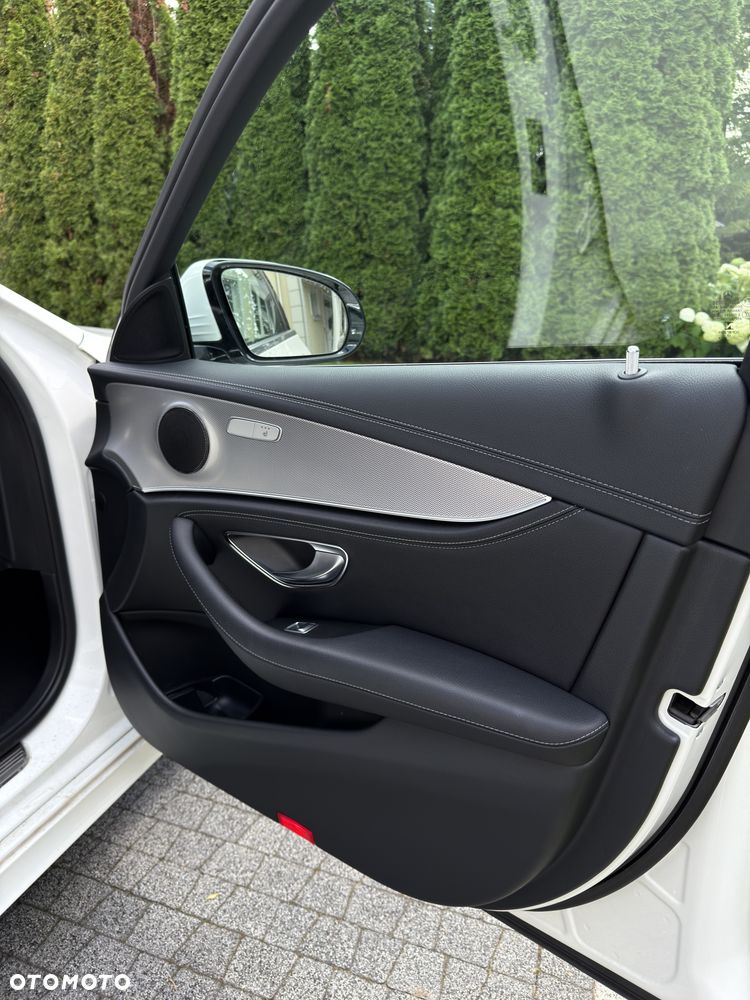 Mercedes-Benz Klasa E 220 d 4-Matic 9G-TRONIC - 12