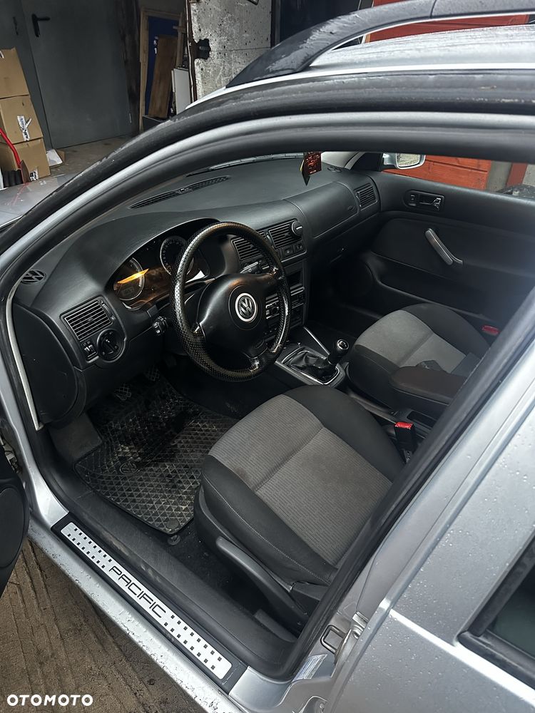 Volkswagen Golf - 6