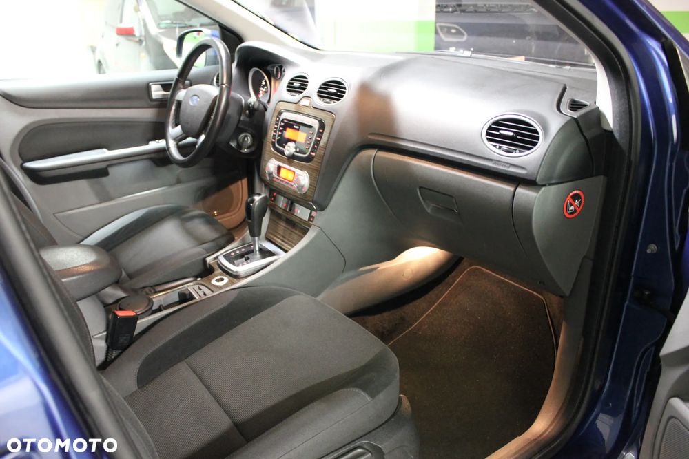 Ford Focus 2.0 Ghia - 24