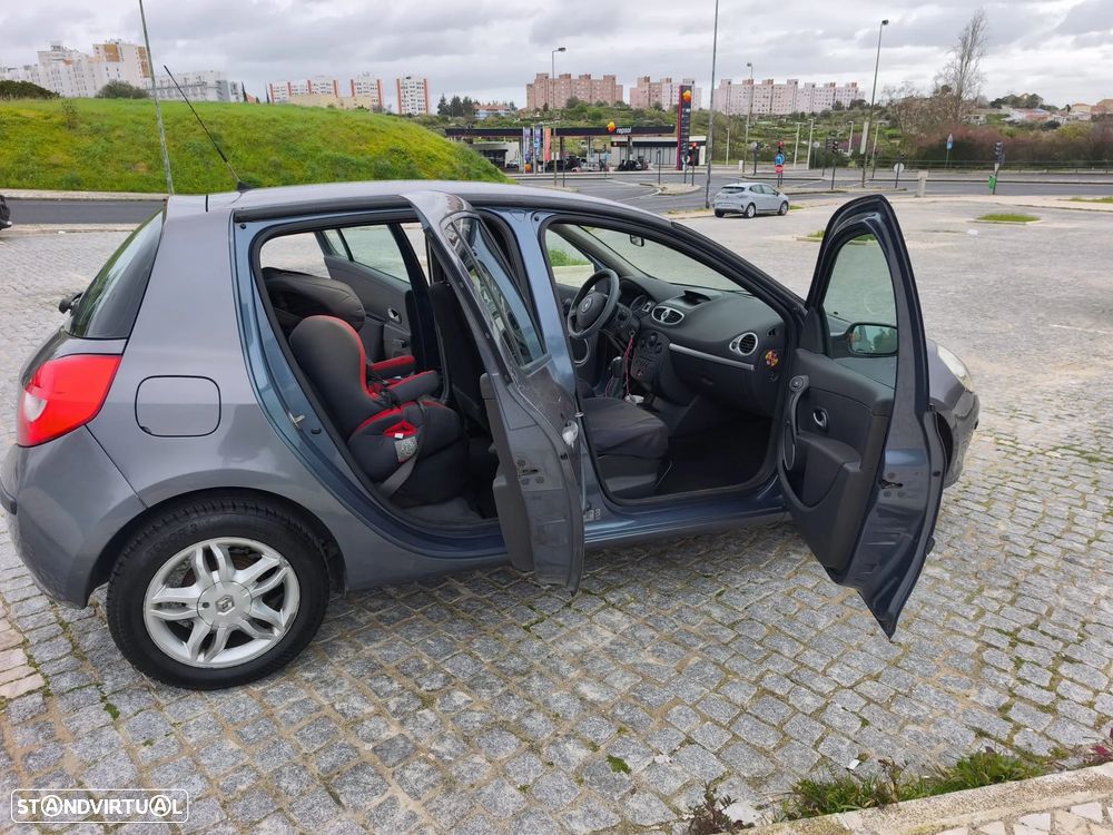 Renault Clio 1.2 16V Confort - 10