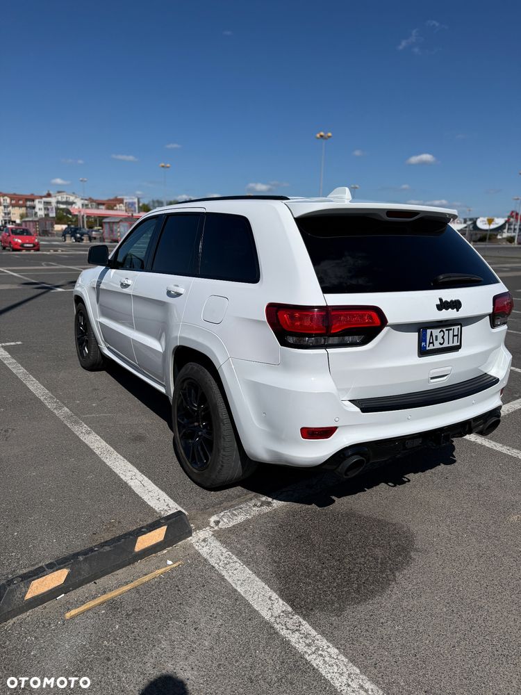 Jeep Grand Cherokee SRT - 8