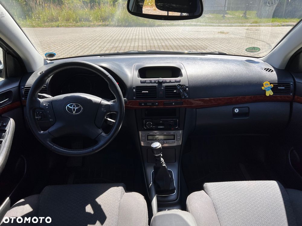 Toyota Avensis 2.2 D-4D X - 19