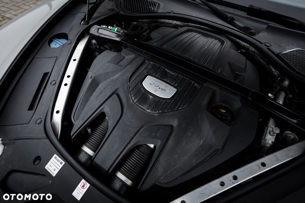 Porsche Panamera 4S - 18