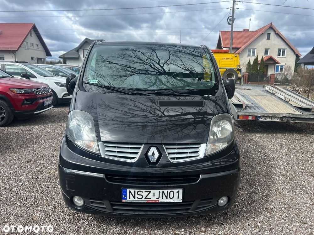 Renault Trafic Grand Passenger Black Edition - 2