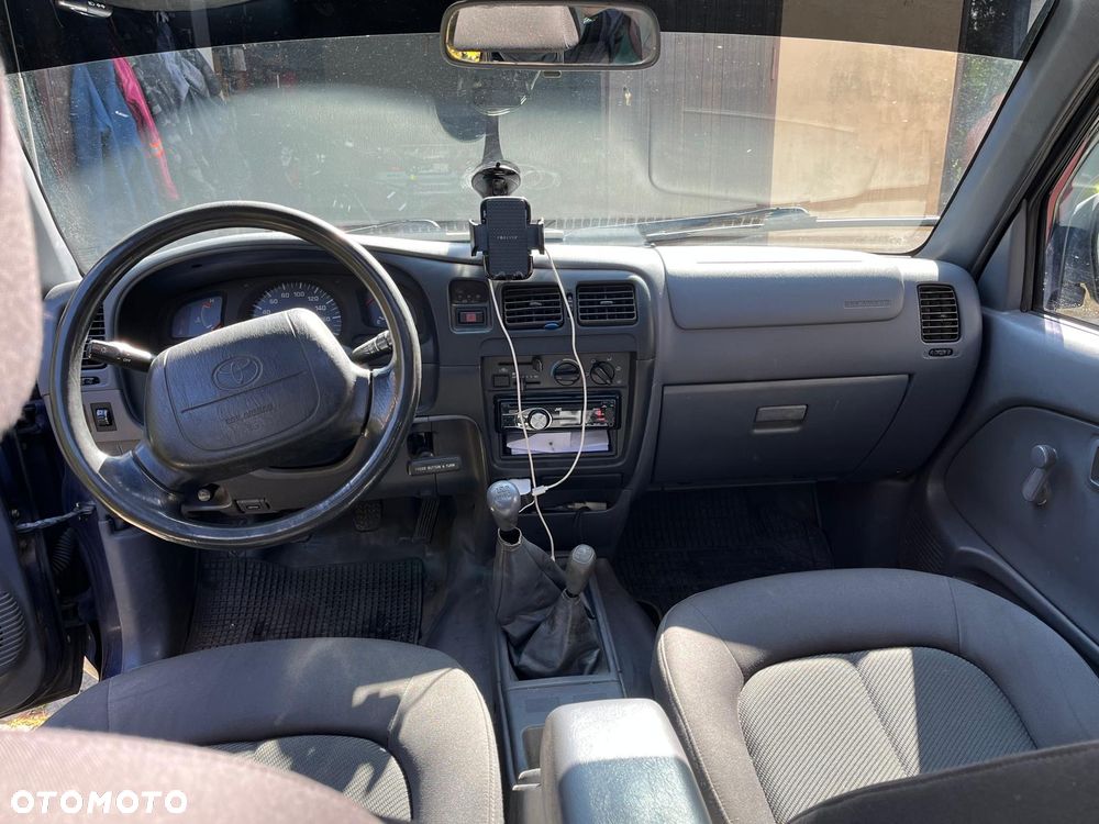 Toyota Hilux 4WD SR5 - 10