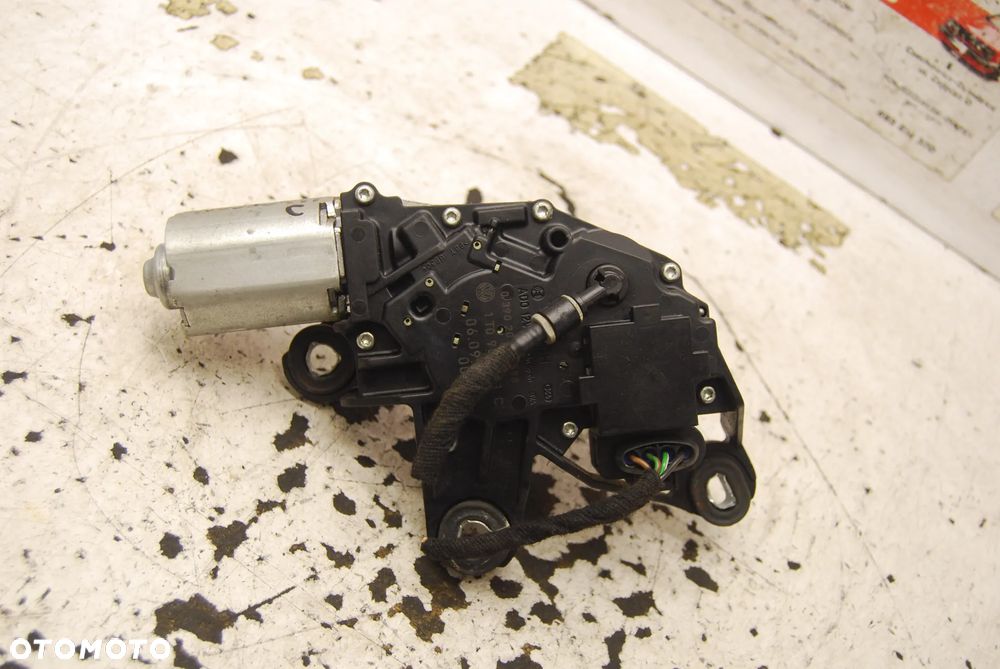 SILNICZEK WYCIERACZKI TYŁ TYLNY 1T0955711 VW TOURAN I 1T0955711C 1T0955711A - 4