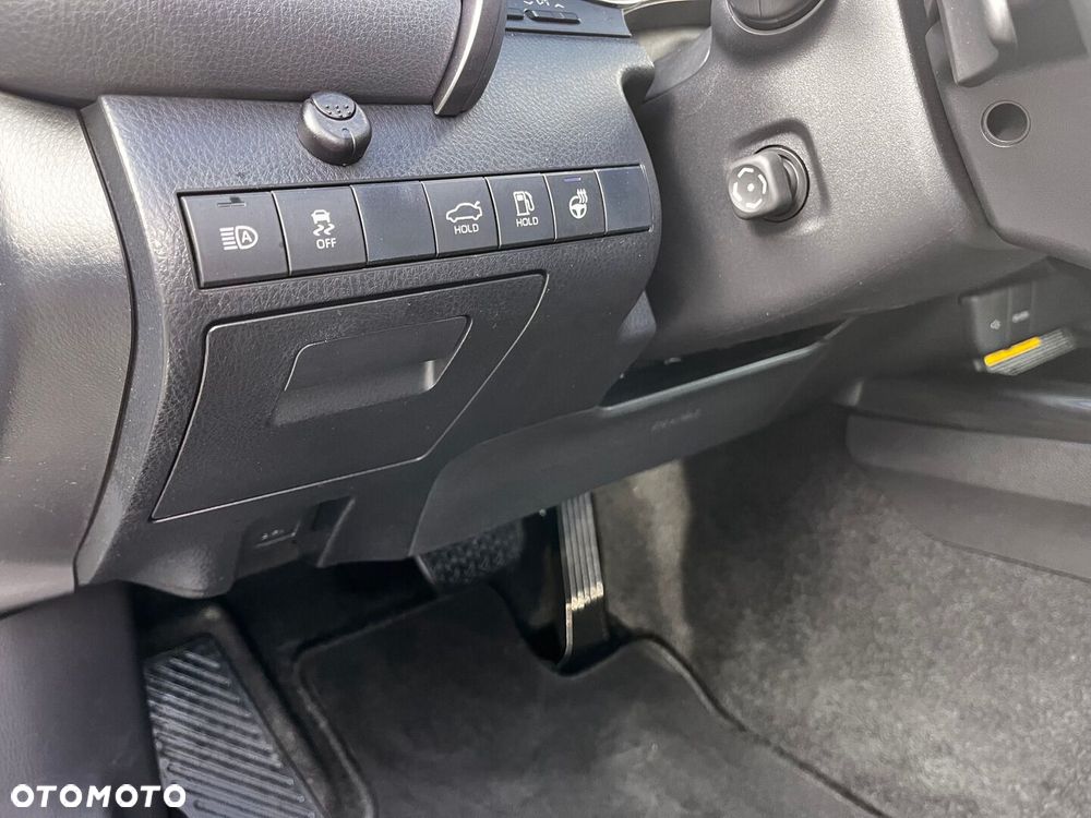 Toyota Camry 2.5 Hybrid Executive CVT - 24