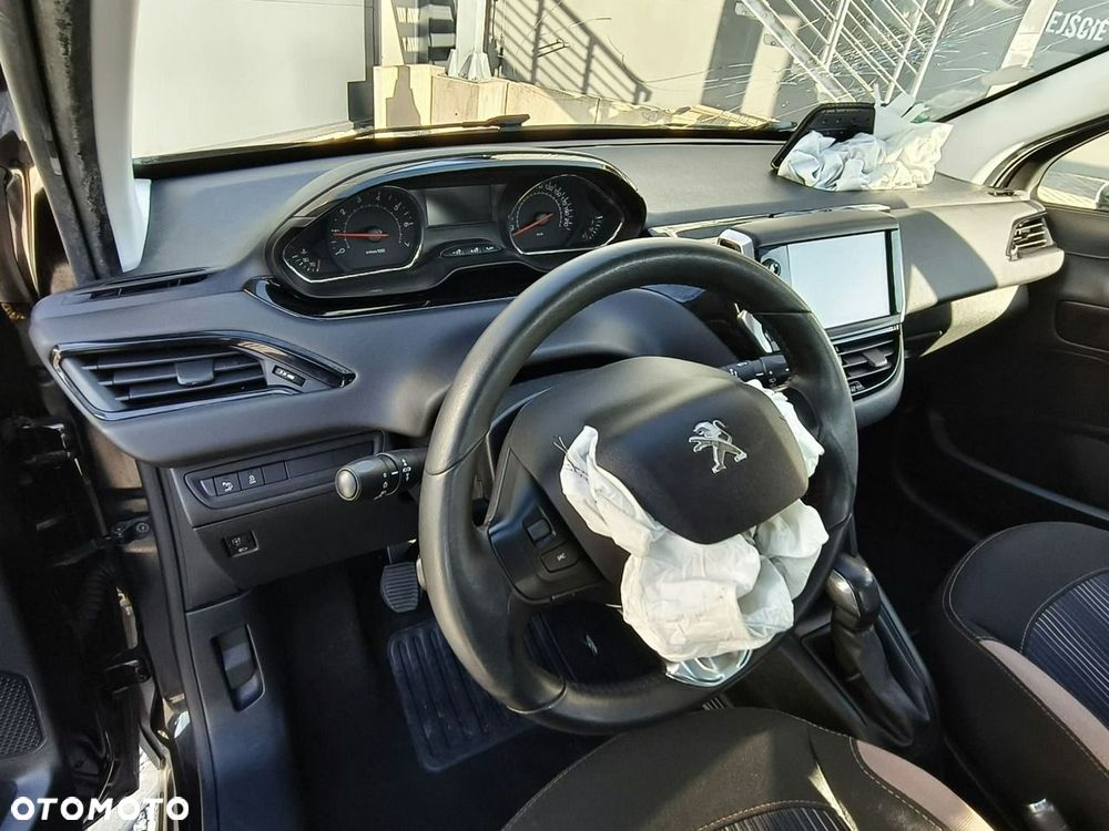 Peugeot 208 - 11