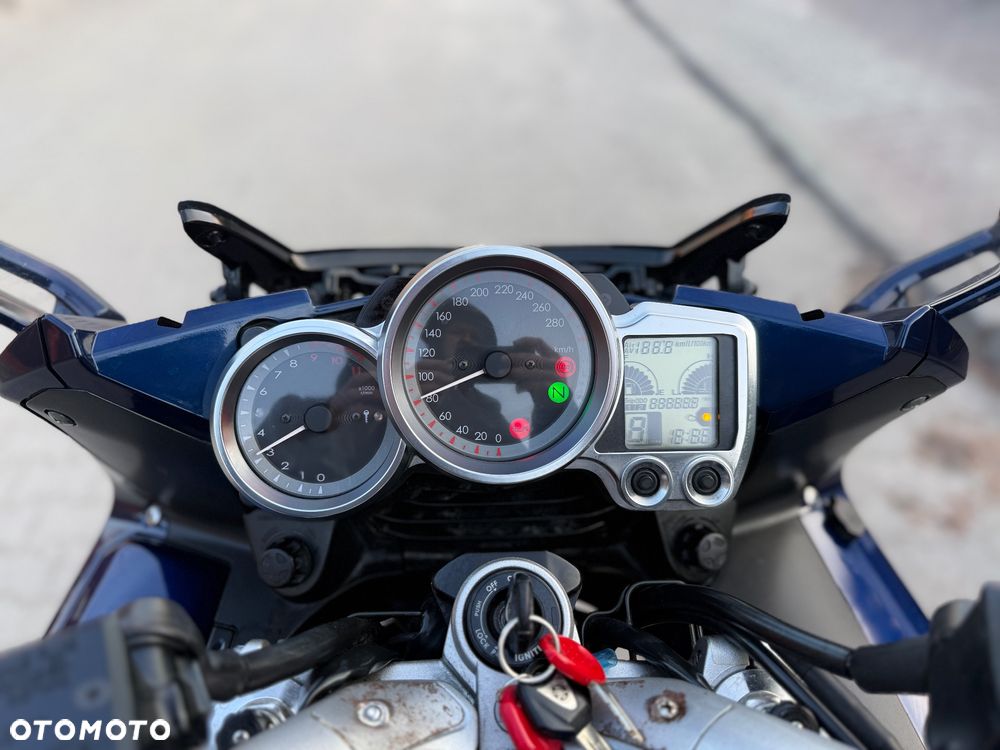 Yamaha FJR - 24