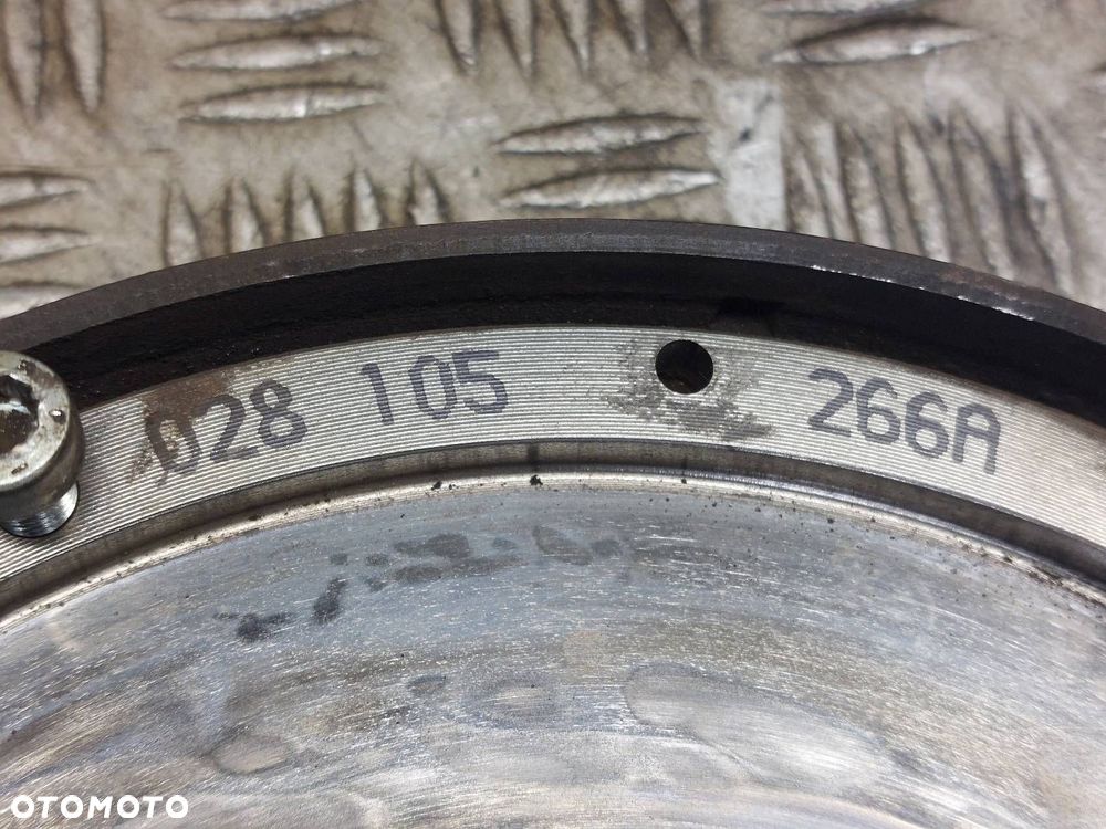 KOŁO DWUMASOWE VOLKSWAGEN PASSAT B5 1.9 TDI 028105266A - 3