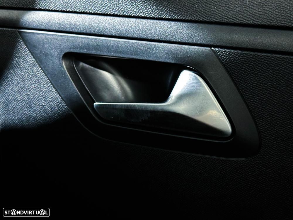 Peugeot 208 1.2 Hybrid Allure e-DCS6 - 29