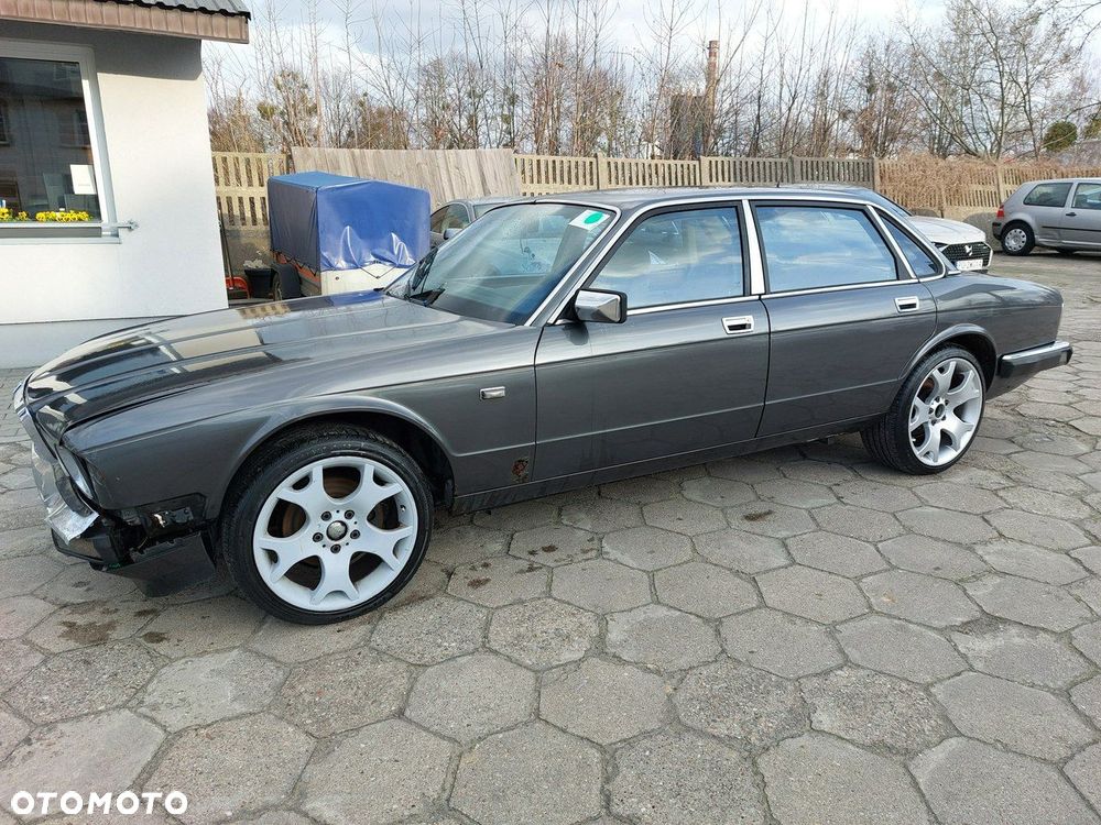 Jaguar XJ - 4