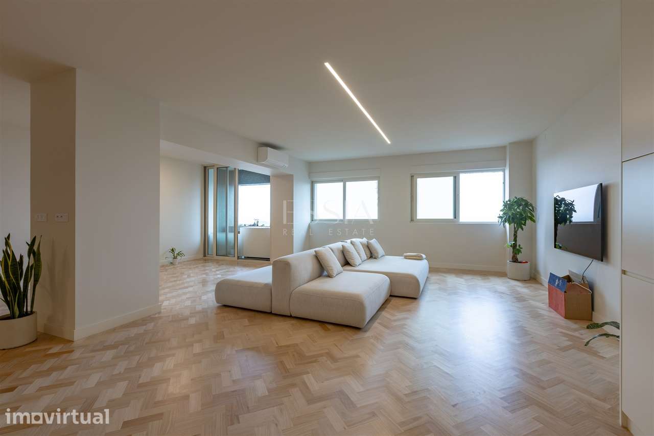 Apartamento T4 Remodelado no Centro do Porto - Grande imagem: 2/33