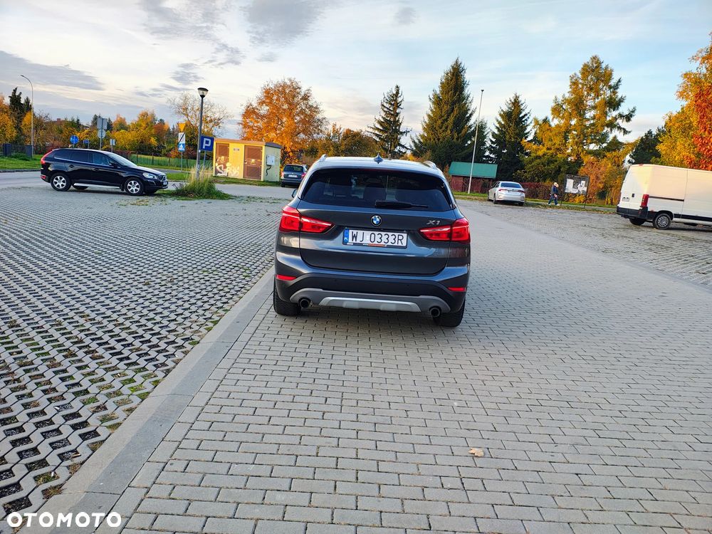 BMW X1 xDrive28i xLine - 4