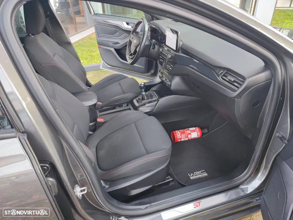 Ford Focus 1.0 EcoBoost ST-Line X - 11