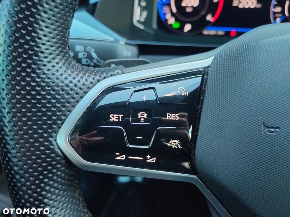 Volkswagen Arteon 2.0 TDI R-Line DSG - 26