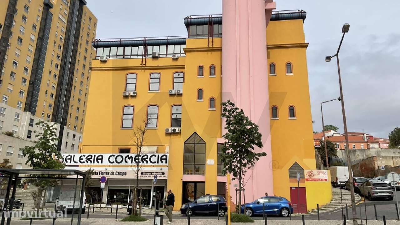 Espaço comercial no Beato com estacionamento e pé-direito duplo - Grande imagem: 4/17